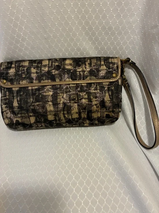 Coach Kristin Wristlet Y2K Era Mint Condition - Picture 4 of 8